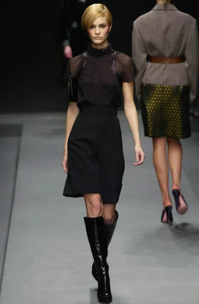 Look 16